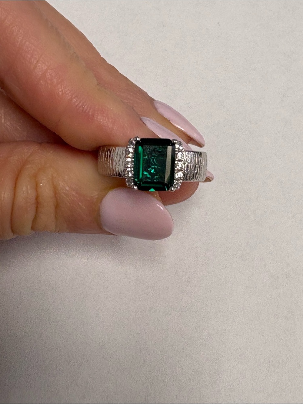 Suzy Levian Sample Sterling Silver Green CZ Ring NWT Size 7